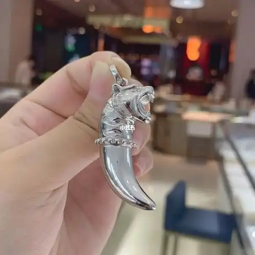客单铂金pt950老虎牙吊坠