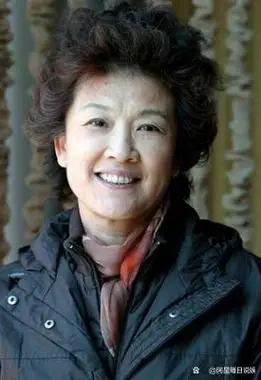 宋春丽为艺术放弃生子,55岁领养女儿,如今生活怎样?