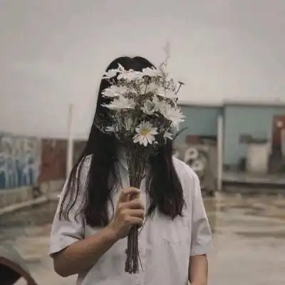 男女捧花情侣头像男女手拿花的情侣头像唯美图片