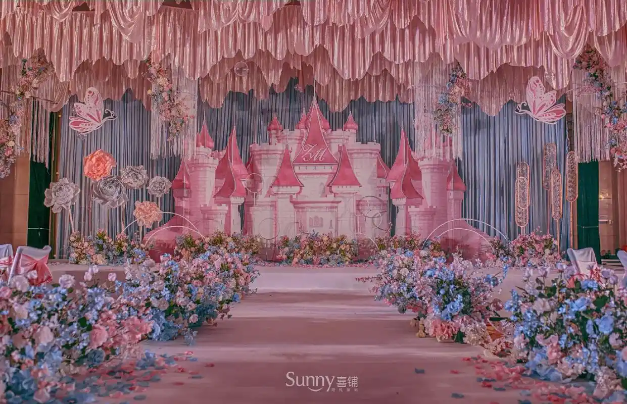 在这梦幻城堡,缔结我们爱情之约.粉色系卡通风婚礼现场你会跟 - 抖音