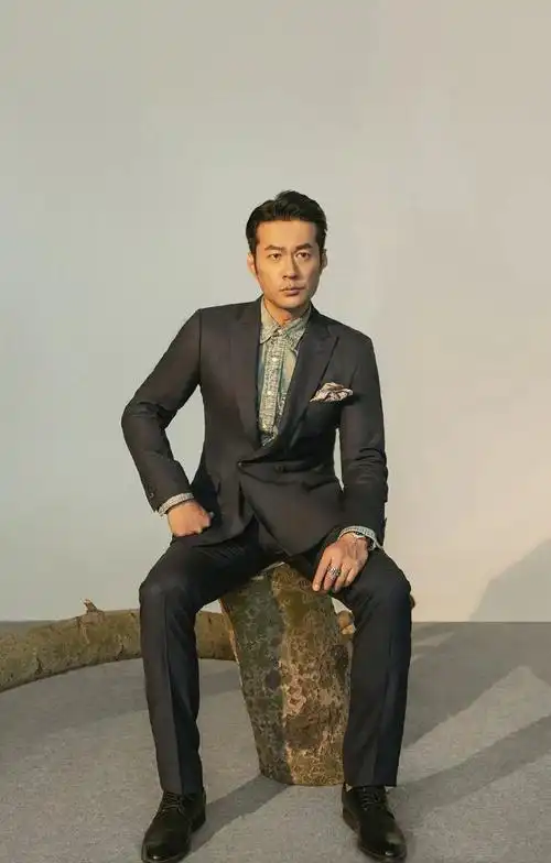 出道19年仍不火谭凯终于等来了扫黑风暴