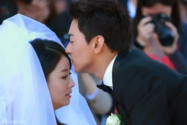 组图:《花非花》曝主演浪漫婚纱照 恩爱默契_高清图集_新浪网