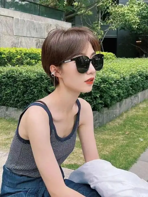 的首选发型,而超短发通过饱满的轮廓,凸显出女生帅气干练的酷飒魅力