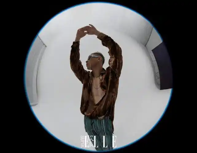 马伯骞victorsuperelle八月新刊封面大片,金色短寸和配饰,硬朗的肌