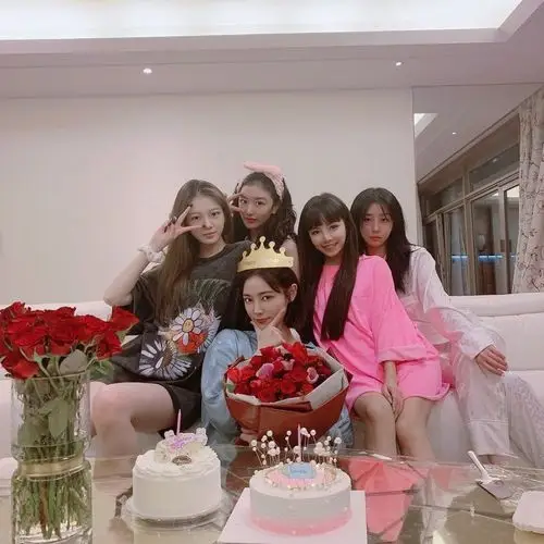 the9成员为许佳琪庆祝生日