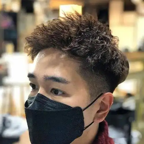 男生烫发发型,简单帅气很有型_网络