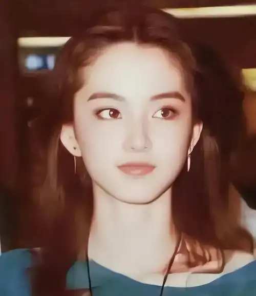 金庸见过的美女众多,不过他认为林青霞是最美的:"她的美,无人可匹敌.