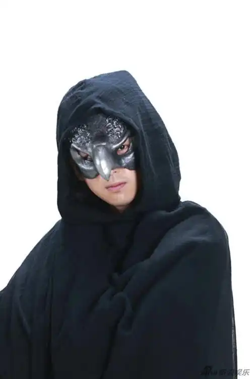 同样是扮蒙面侠,为什么西方人选择蒙眼,而东方人则是蒙脸?
