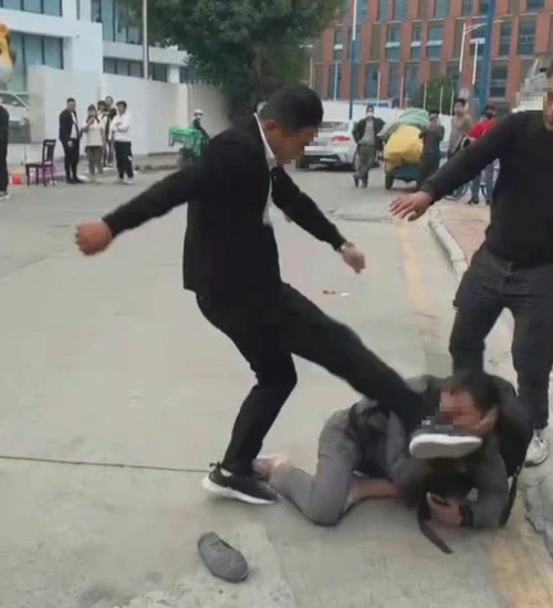 原创官方通报辛选门口打人事件两人都是网红拍客因直播大打出手