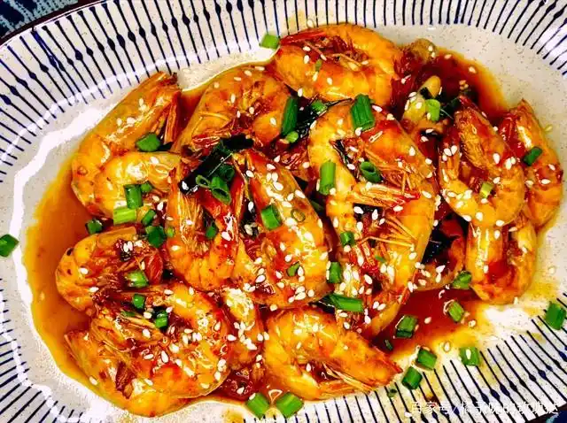 家常菜小炒:小炒黄牛肉,油焖大虾,肉沫空心菜梗,好吃到舔手指