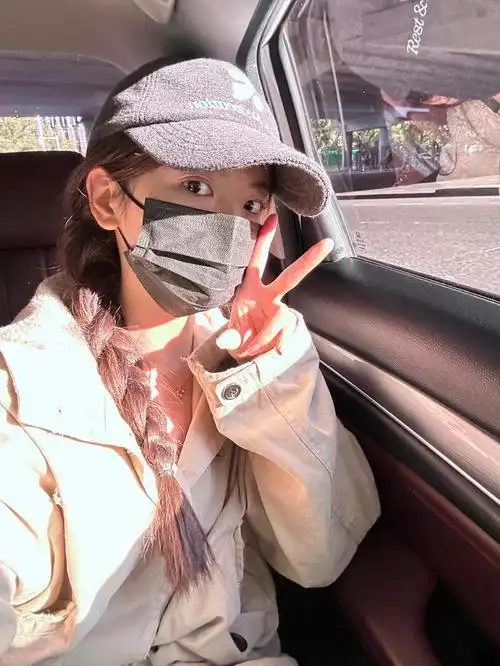 杨超越车内素颜生图直出live美翻啦!|杨超越|live_新浪新闻