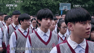 王俊凯的高中毕业照