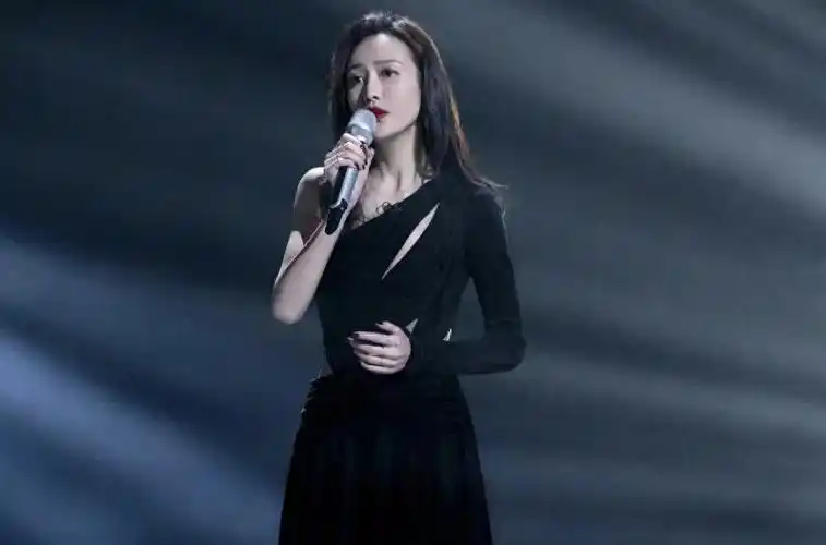 1岁的王鸥个人资料,是娱乐圈里特立独行的一位女星"