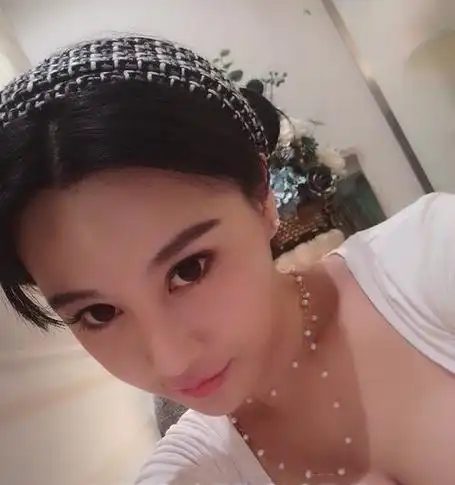 乳神樊玲比基尼 健身房健身照流出