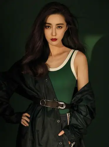 首页 图片大全 明星 范冰冰妩媚性感时尚写真高清图片 (2/ 5) 2018-01