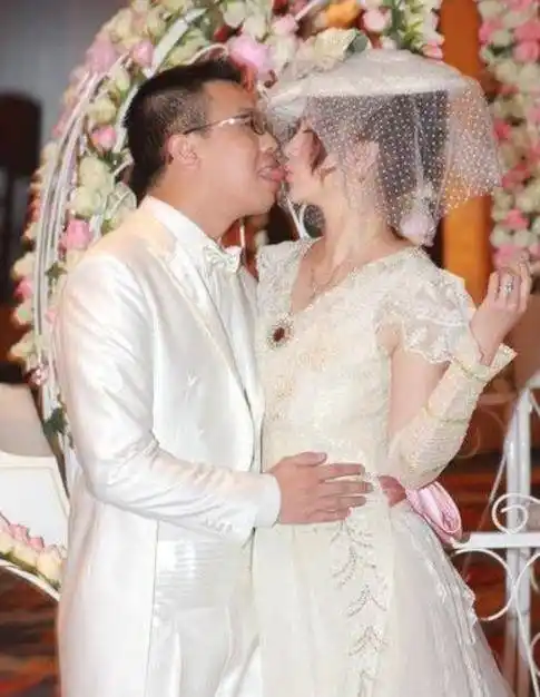 曾演王晶10部电影,休假期间更闪育生子!