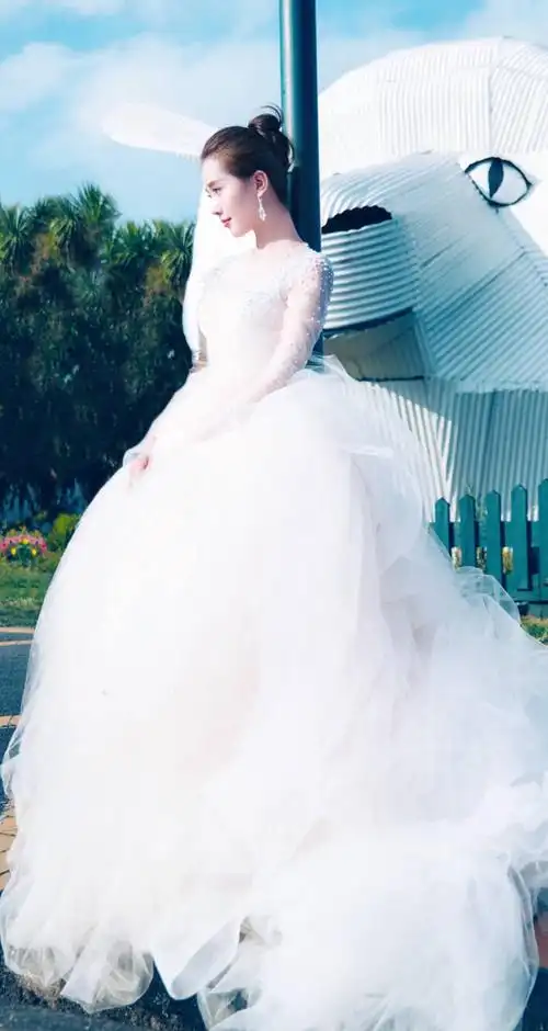 刘诗诗 婚纱礼服精修来自@张晓的办公桌