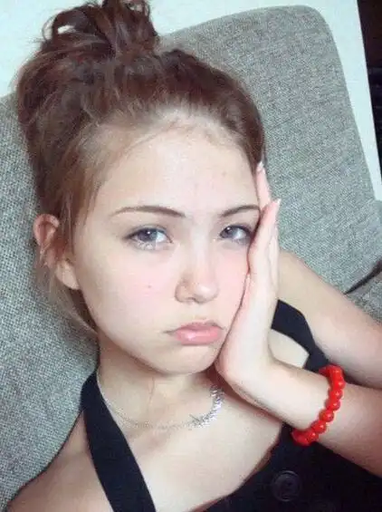 昆凌素颜照 自拍素颜图片满脸痘痘(4)