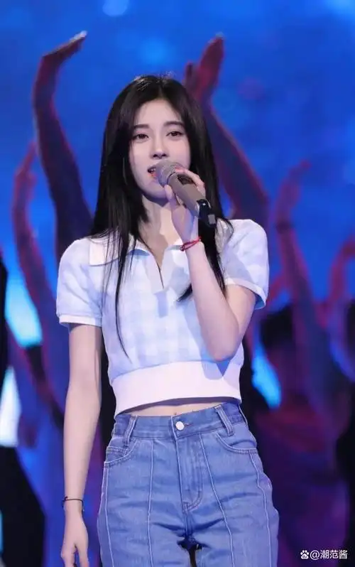 小个子女生的荣光鞠婧祎,太会穿了,做自己的女神,美出天际