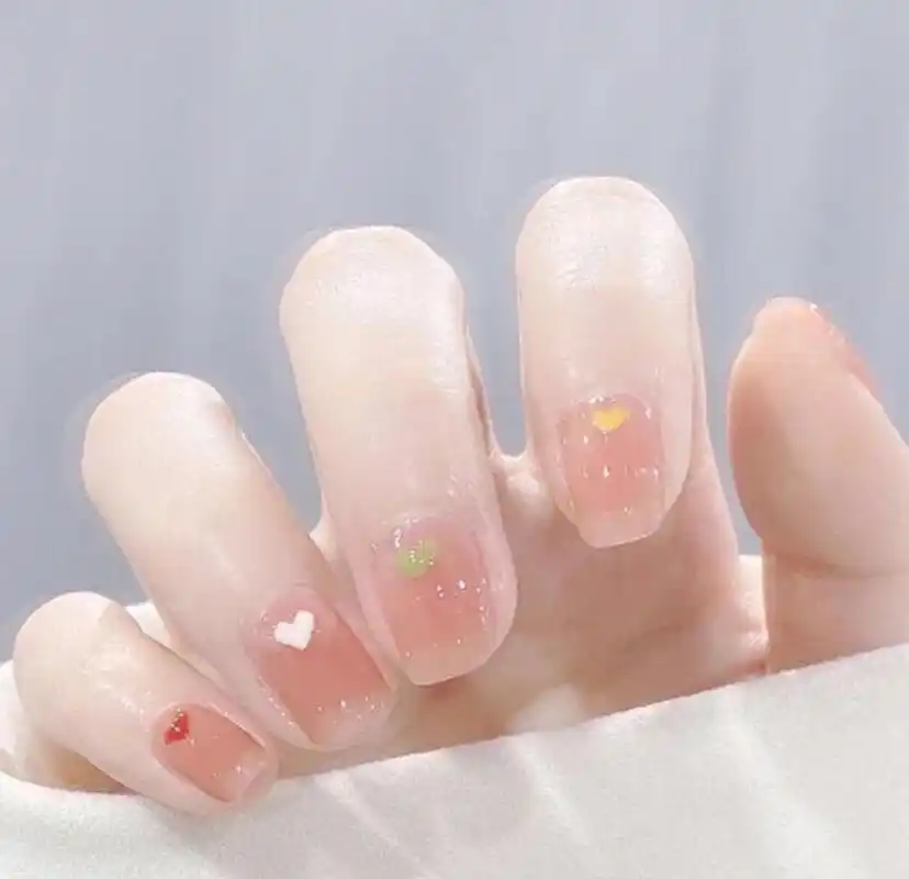 夏日清新显白爱心美甲