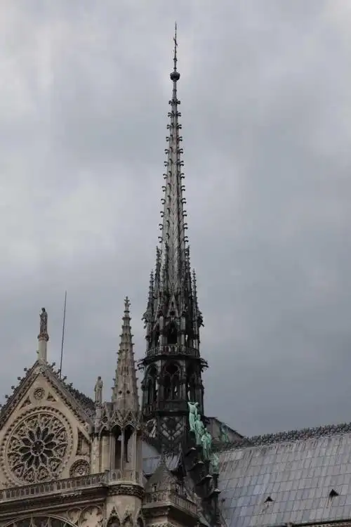 巴黎圣母院尖塔如何修复同济教授预测折中方案