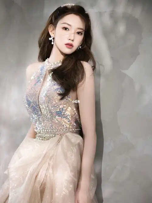 程潇化身人鱼姬78流光幻彩礼服真的绝美