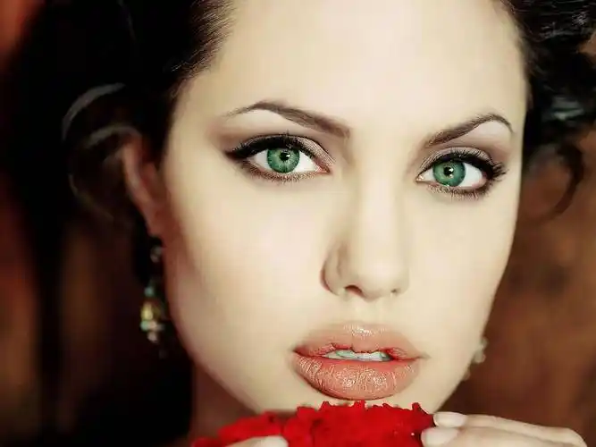 原创同样是厚嘴唇为什么女明星们就能那么美还那样的时尚万种