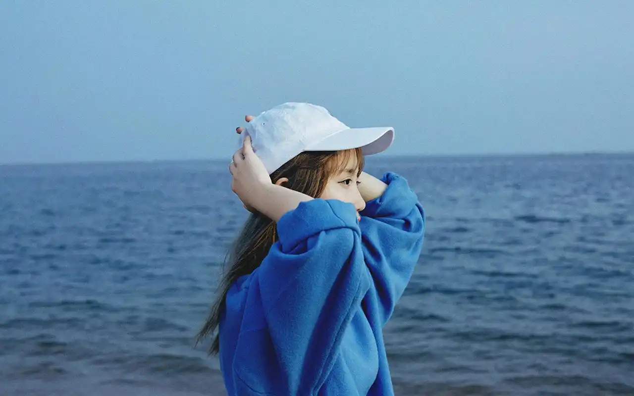 简介 小清新少女唯美养眼户外写真图片,清新养眼的少女,户外可爱又