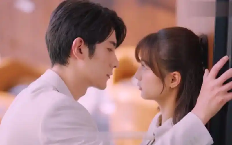 【高甜kiss】前方高能!高冷教授追到手 一秒变成小狼狗 季肖冰太可了