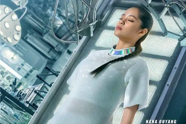 欧阳娜娜机器之血大尺度镜头很明显是胸替