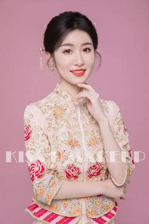kissu化妆培训的化妆造型作品《减龄时尚新娘造型》