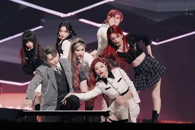 无论如何 每人进来说一句the9毕业快乐吧 希望妹妹们