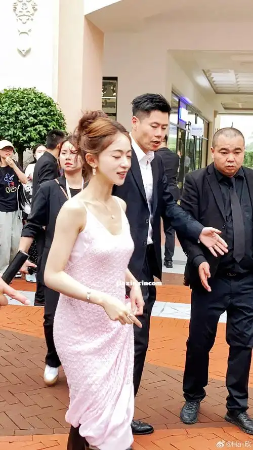 吴谨言##吴谨言被喊老婆的反应##吴谨言成都活动生图