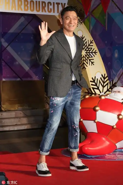 刘德华现身海港城亮灯仪式