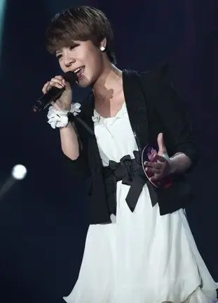 广州快女唱将与美女平分秋色 刘琳感动全场荣获冠军