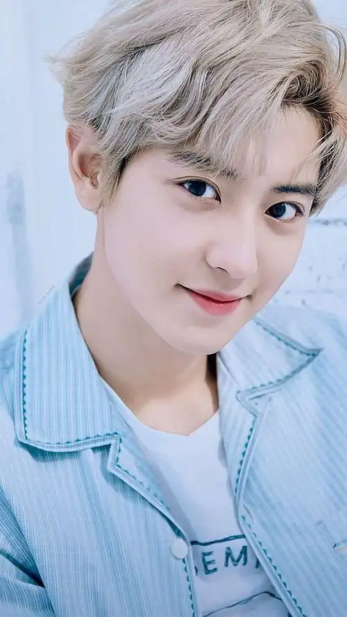 这是一个越往下拉笑容越大的朴灿烈笑容楼