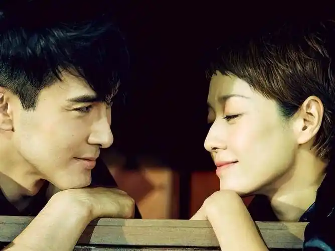 随后,女明星又被爆出与高伟光一起吃饭,去ktv唱歌,也被传出了绯闻.