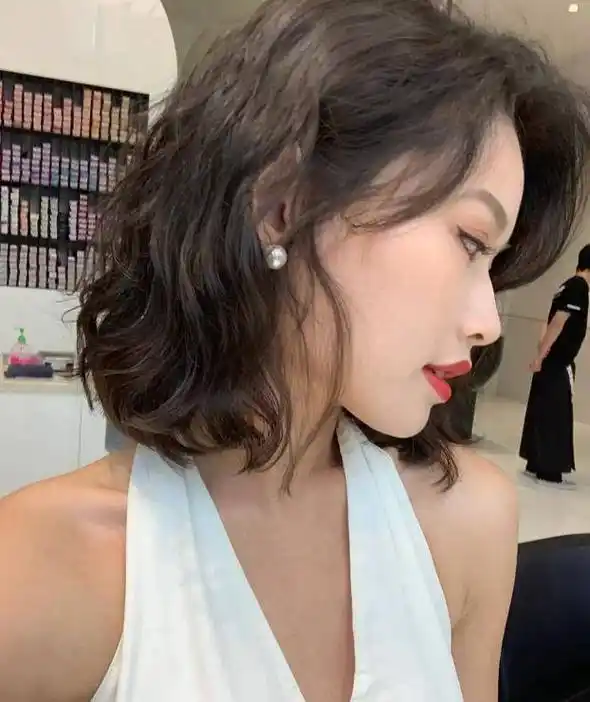 40岁以后,女人烫发,选这3招,拥有时尚态度_女性_头发_短发