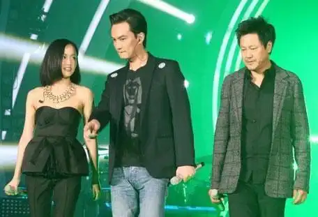 李泉与黄龄恋情疑曝光 年纪相差18岁引热议