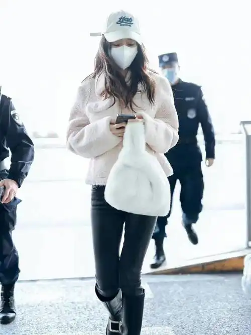 angelababy最新机场造型