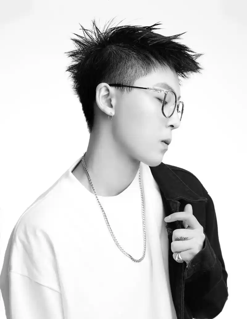 当周晨晞的照片里混入陈冠希,你能认出哪个是陈冠希吗?