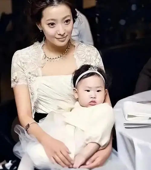 外貌对比图看呆网友:不敢生了|张庭|白皙|女儿|金喜善_网易订阅