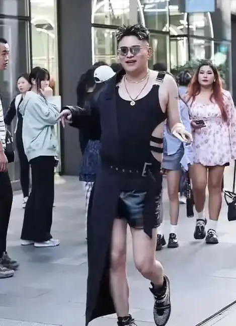 又见成都太古里"垮掉的一代":遍地流氓时尚,饱了眼福长了见识
