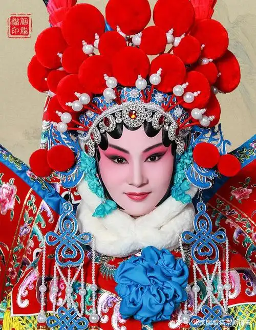 考究唯美的戏服和场景,让您全方位感受最纯粹的京剧之美