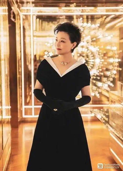 有一种美叫杨澜,51岁依旧优雅身材在线