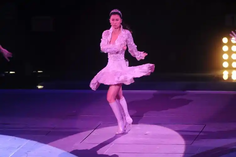 叶倩文"《完全是你》演唱会"精彩图片