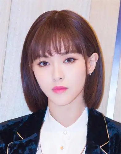 你适合长发还是短发脸型决定发型的长度圆脸的女生适合第2种