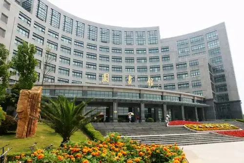 湖畔大学官微改名这所学校与其关系密切并把他建在了自己身边