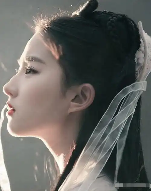 侧颜有多惊艳忍了蔡徐坤刘亦菲看到她美到过分