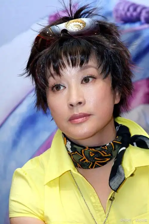 "刘晓庆素颜照引发思考:真正的美在于内心还是外表?